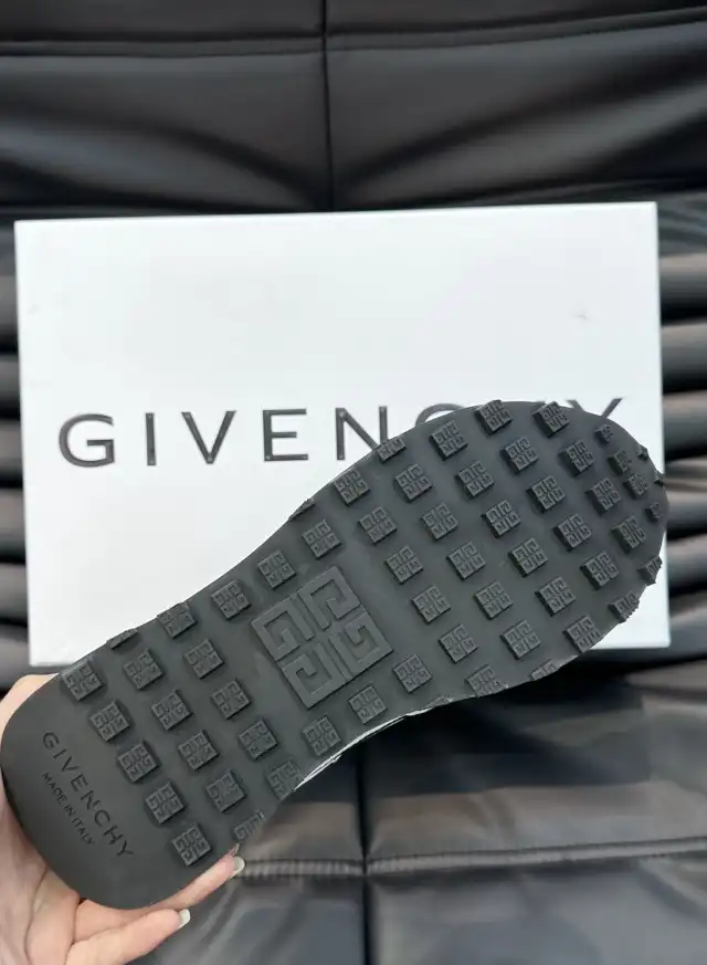 hype Givenchy Sneakers