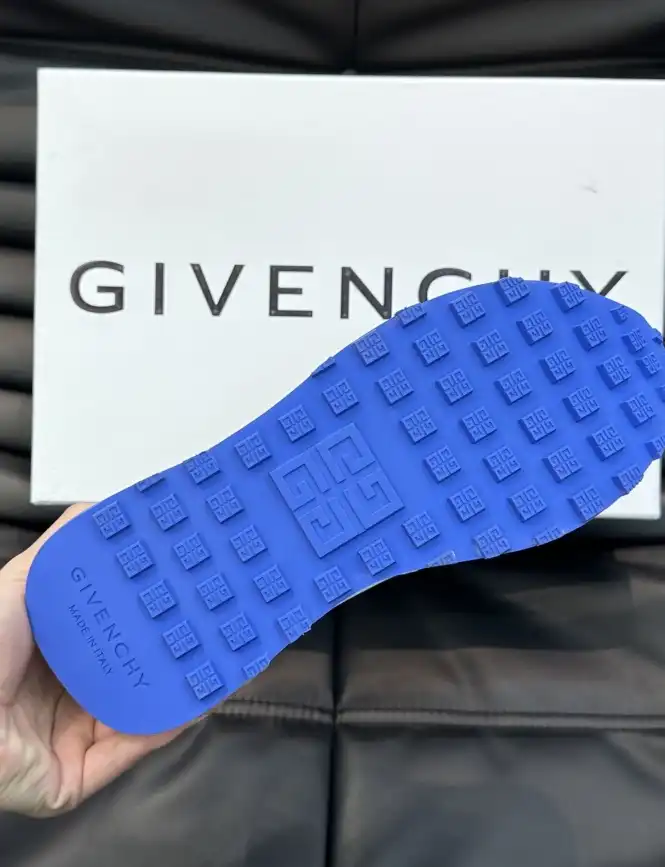 hype Givenchy Sneakers