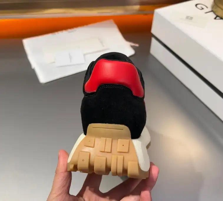 hype Givenchy Sneakers