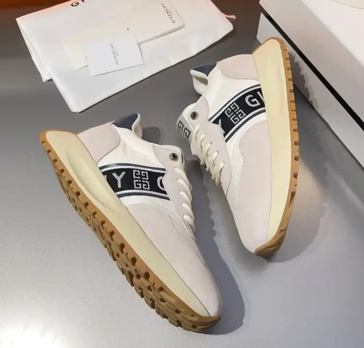 hype Givenchy Sneakers