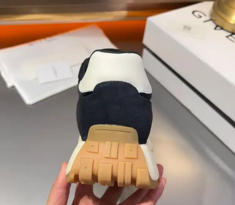 hype Givenchy Sneakers