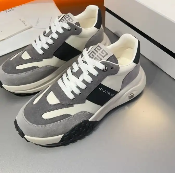 hype Givenchy Sneakers