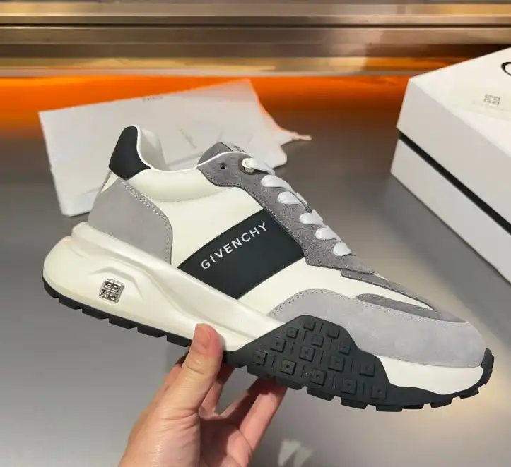 hype Givenchy Sneakers