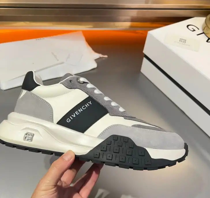 hype Givenchy Sneakers