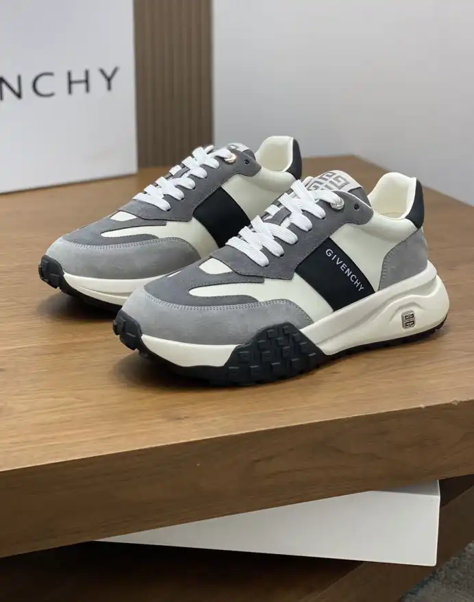 hype Givenchy Sneakers