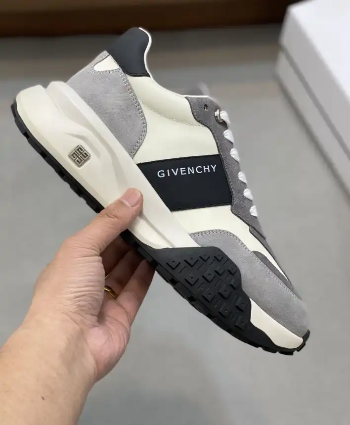 hype Givenchy Sneakers