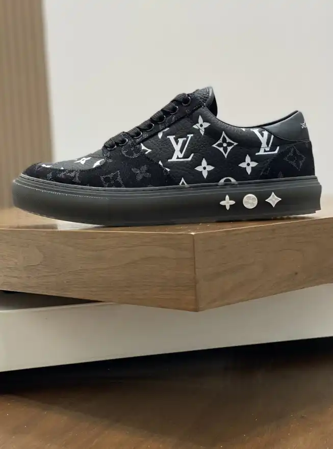 hype Louis Vuitton Sneakers