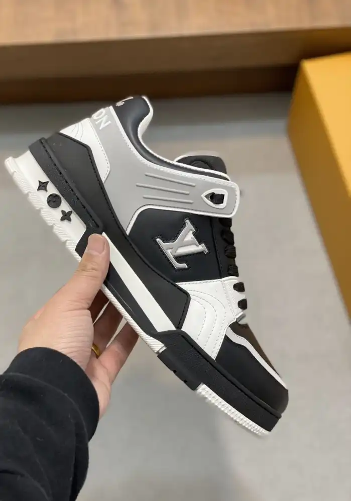 hype Louis Vuitton Sneakers