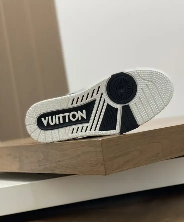 hype Louis Vuitton Sneakers