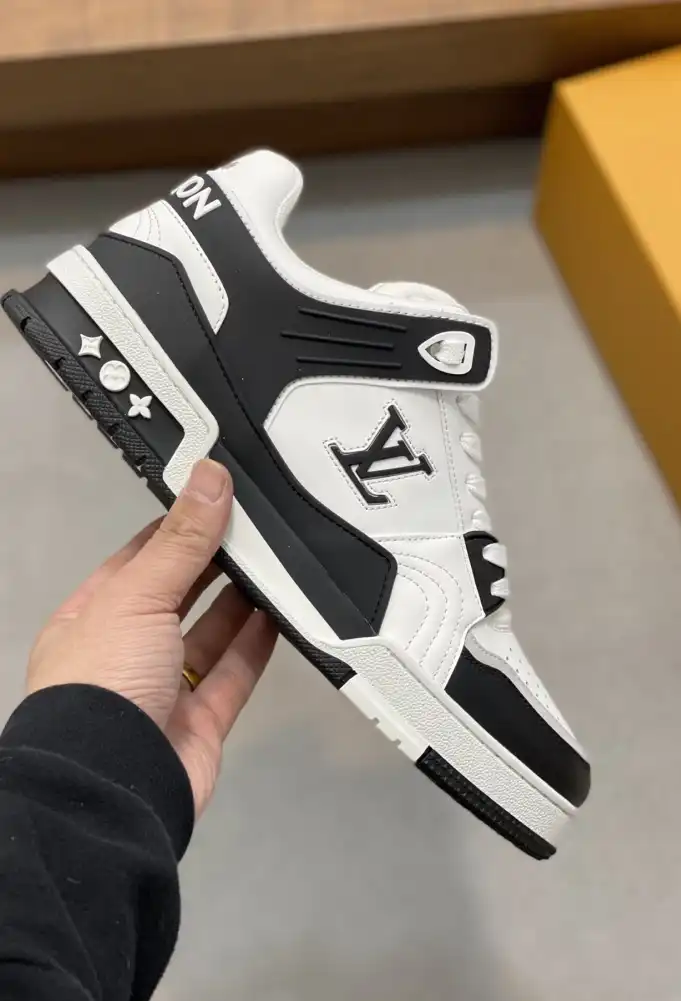 hype Louis Vuitton Sneakers