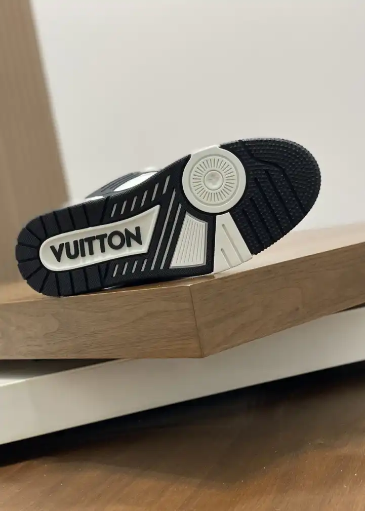 hype Louis Vuitton Sneakers