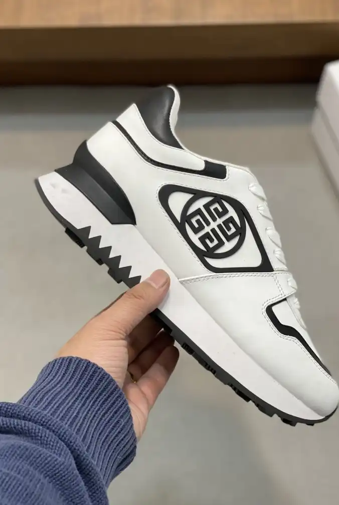 hype Givenchy Sneakers