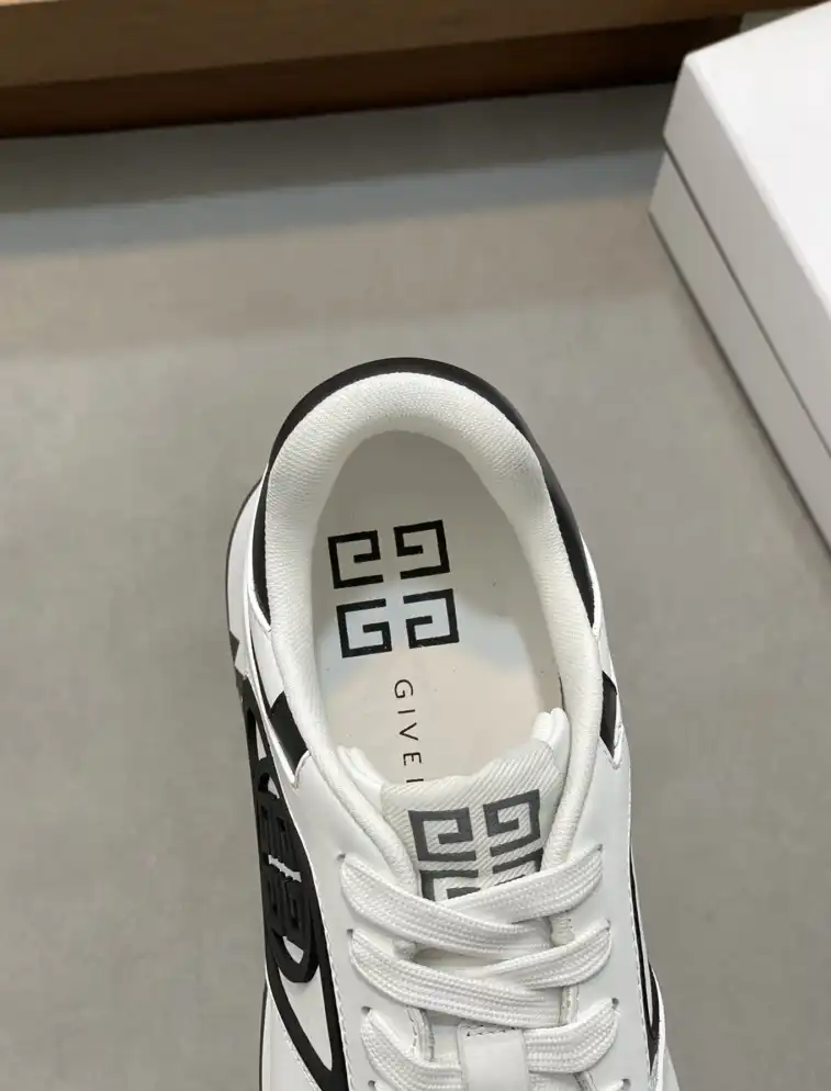 hype Givenchy Sneakers