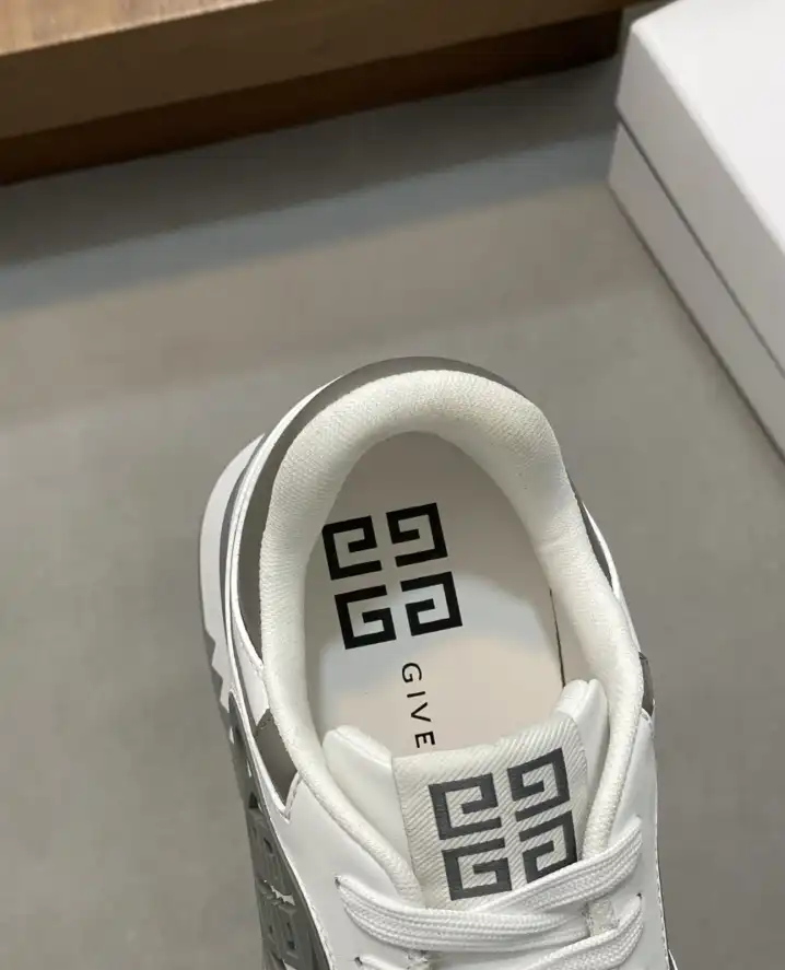 hype Givenchy Sneakers