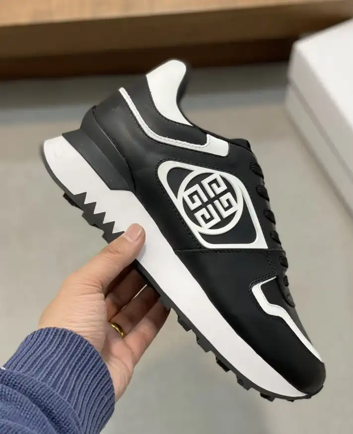 hype Givenchy Sneakers