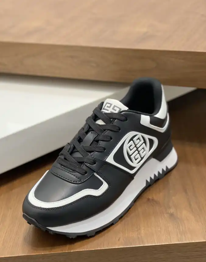 hype Givenchy Sneakers