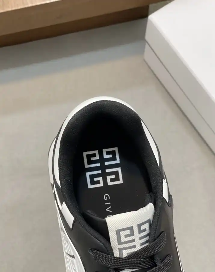 hype Givenchy Sneakers