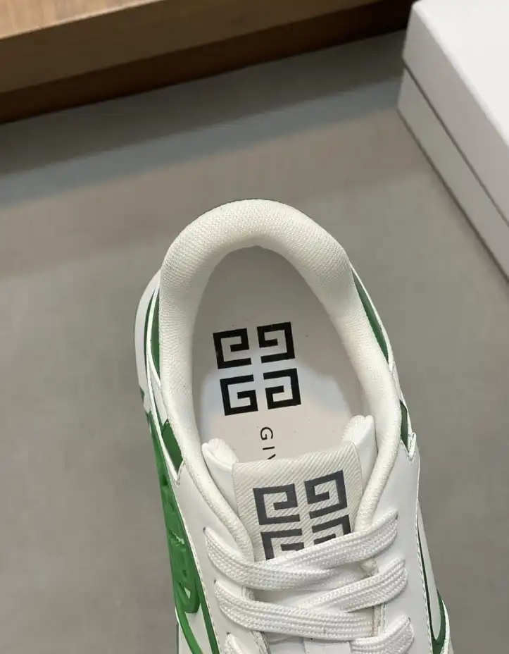 hype Givenchy Sneakers