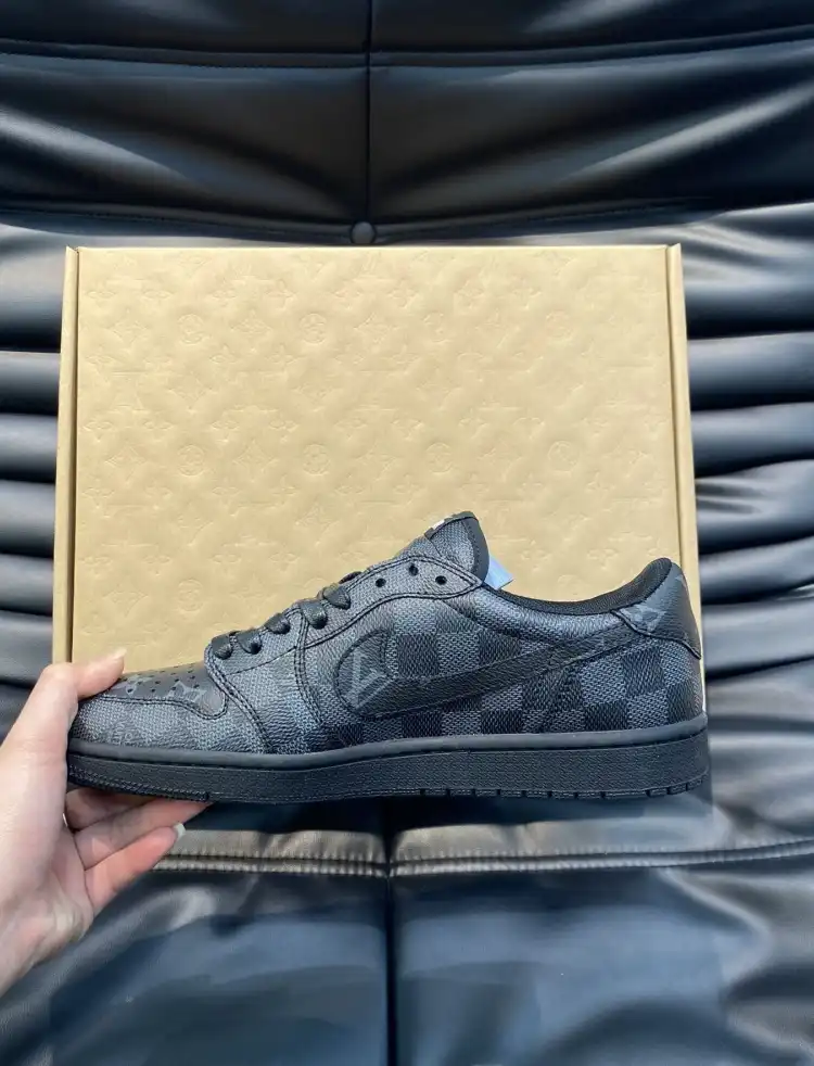 hype Louis Vuitton Sneakers