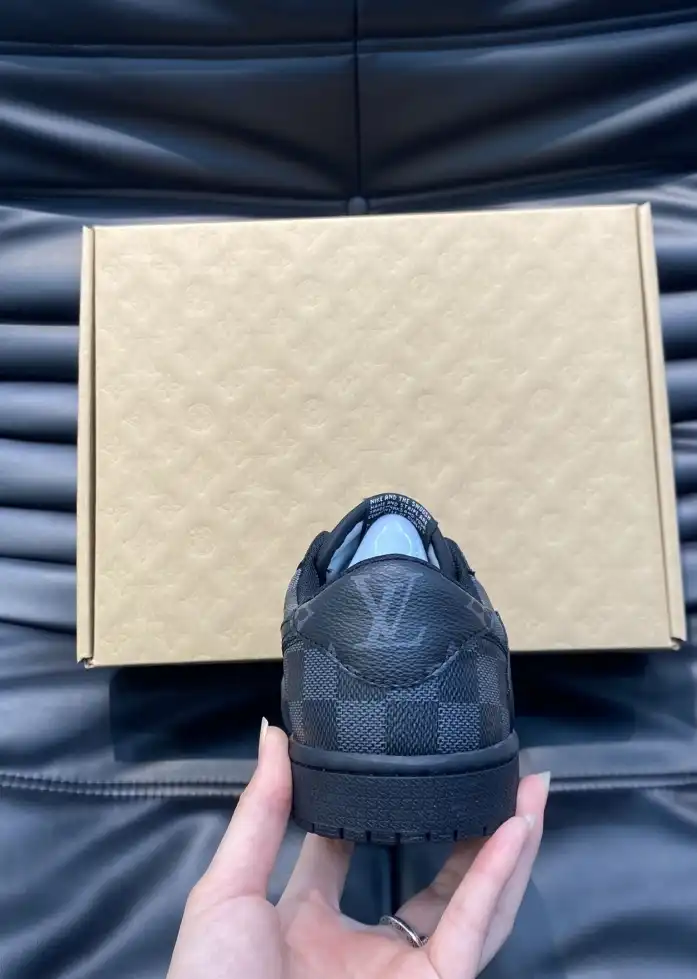 hype Louis Vuitton Sneakers