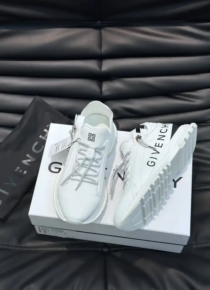 hype Givenchy Sneakers