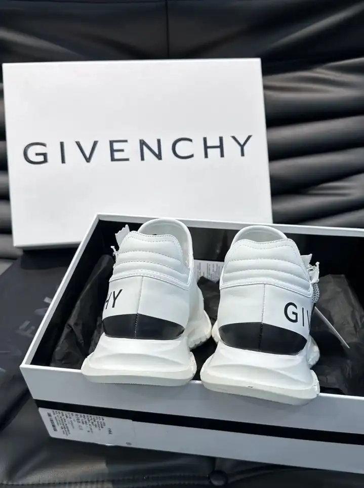 hype Givenchy Sneakers