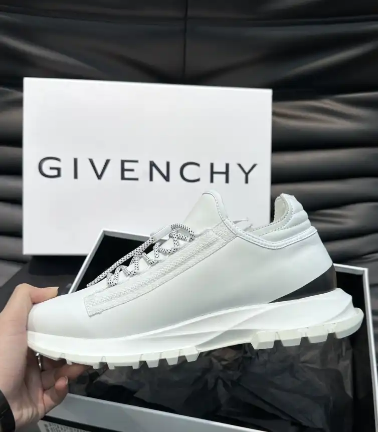 hype Givenchy Sneakers