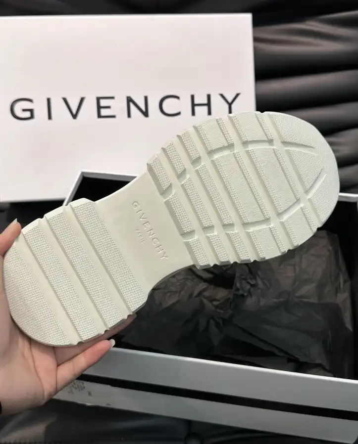 hype Givenchy Sneakers