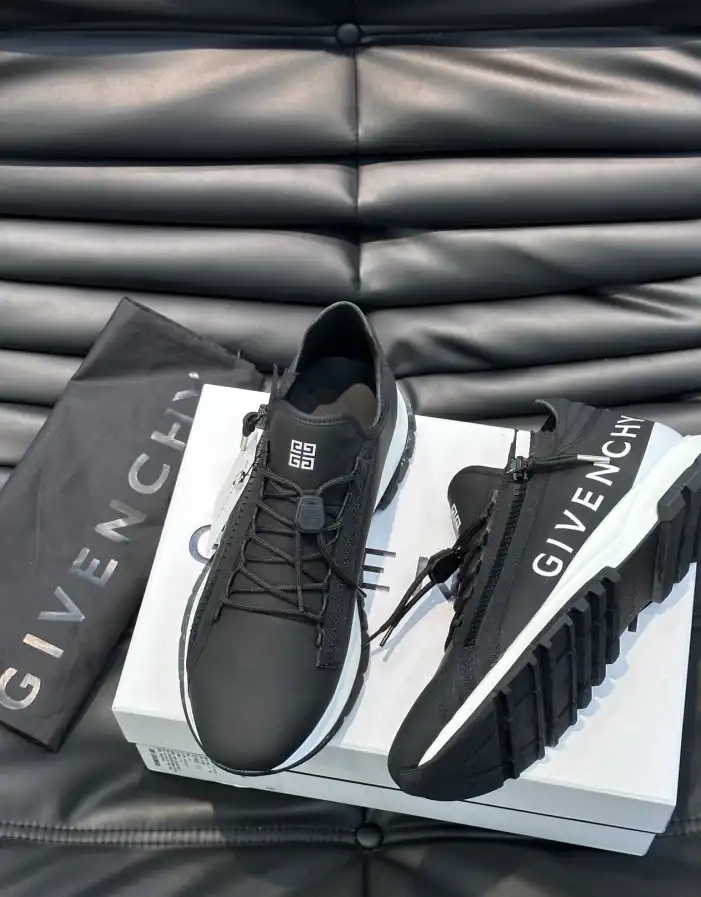 hype Givenchy Sneakers