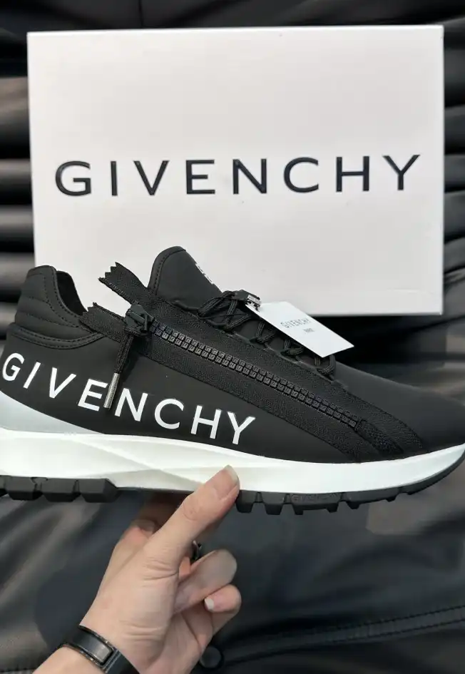 hype Givenchy Sneakers