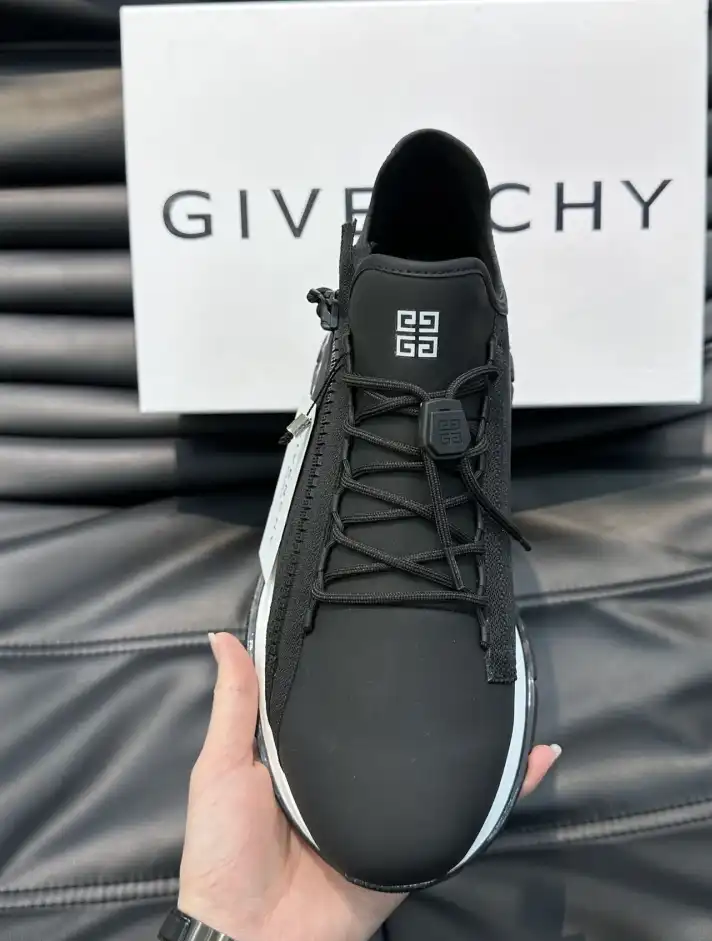 hype Givenchy Sneakers