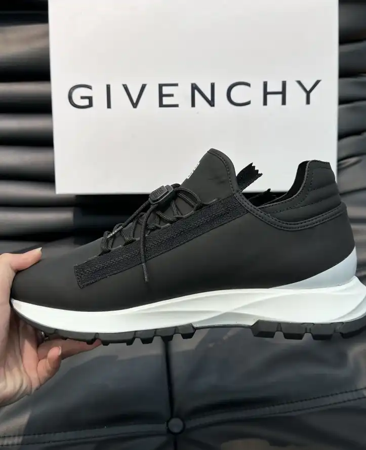 hype Givenchy Sneakers