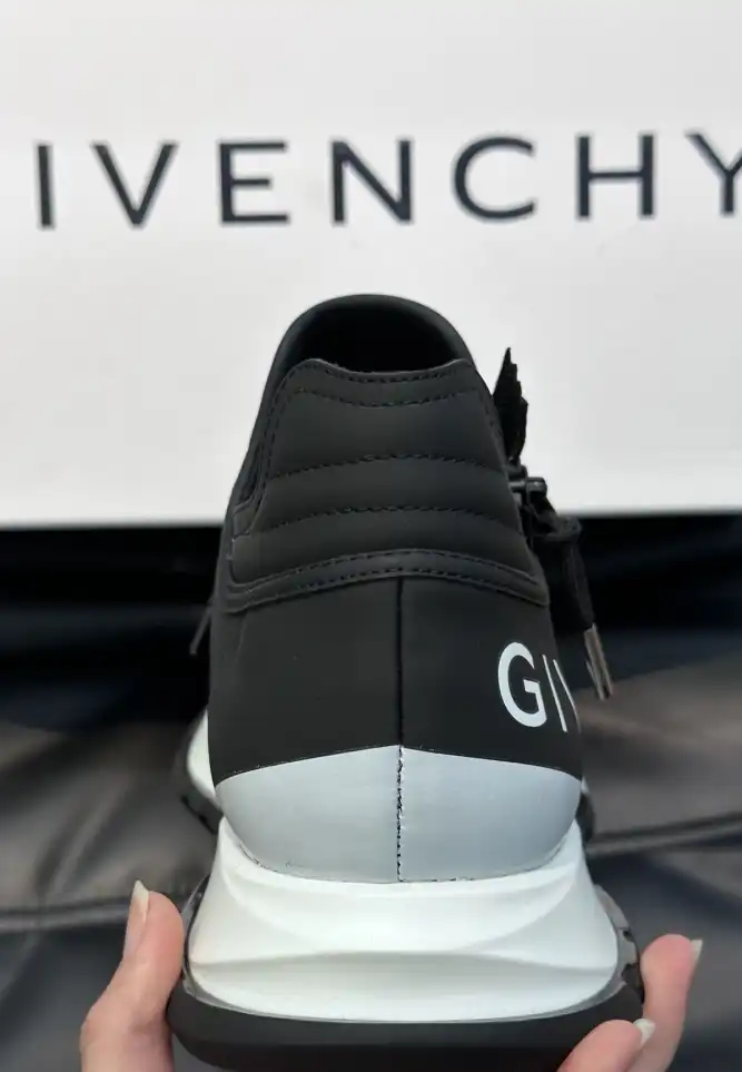 hype Givenchy Sneakers