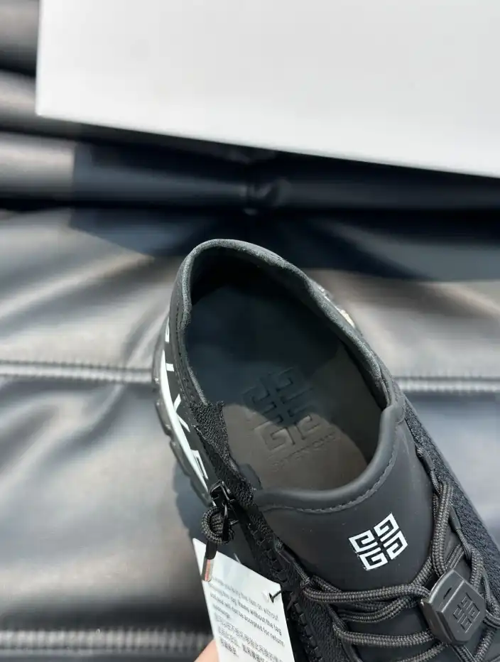 hype Givenchy Sneakers