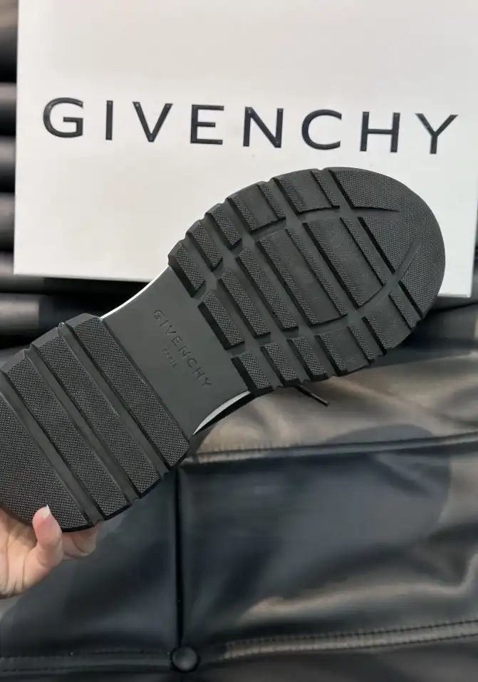 hype Givenchy Sneakers