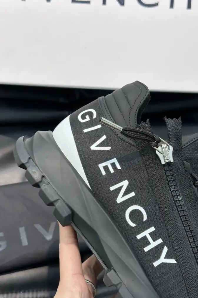 hype Givenchy Sneakers