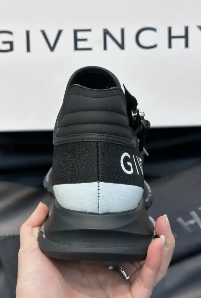 hype Givenchy Sneakers