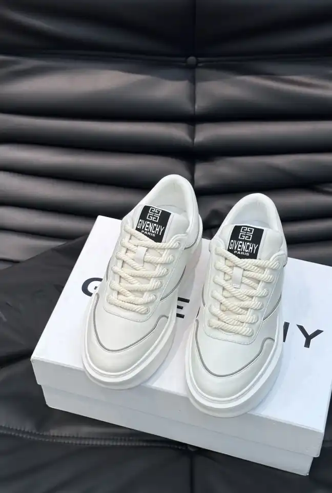 hype Givenchy Sneakers