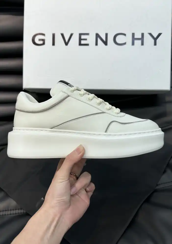 hype Givenchy Sneakers