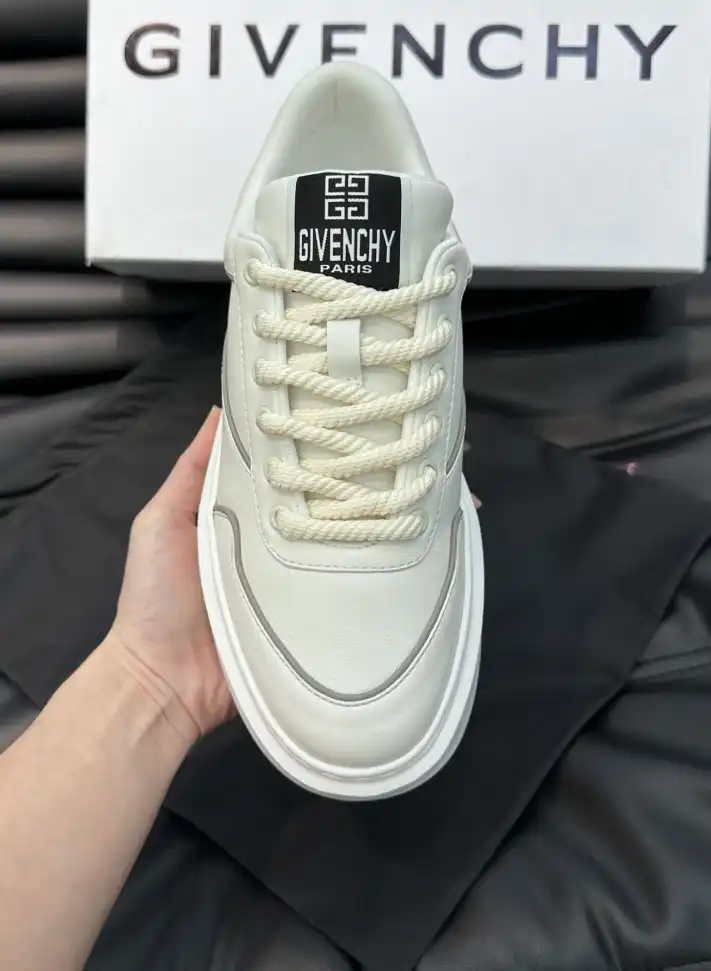 hype Givenchy Sneakers