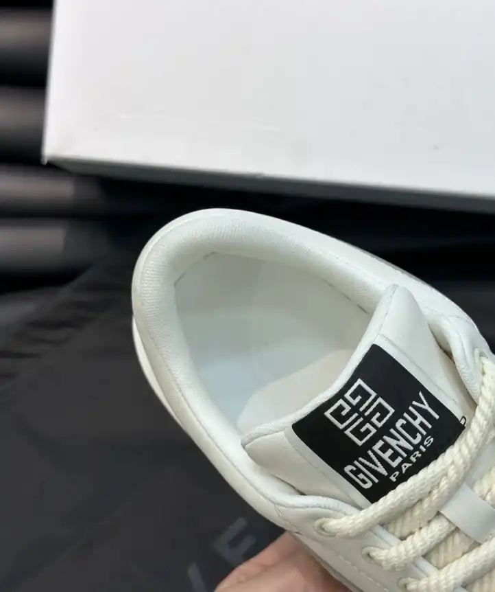 hype Givenchy Sneakers