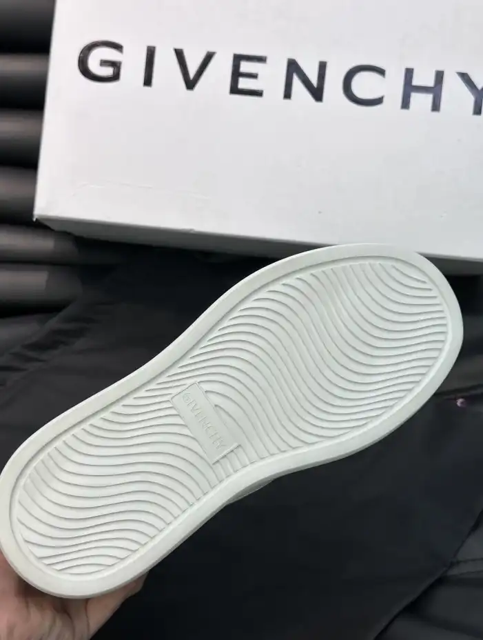 hype Givenchy Sneakers