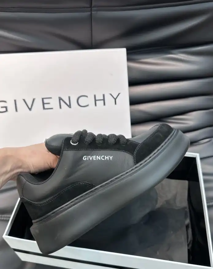 hype Givenchy Sneakers