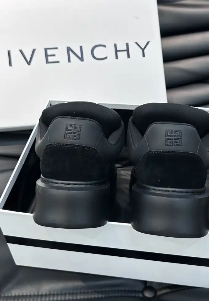 hype Givenchy Sneakers