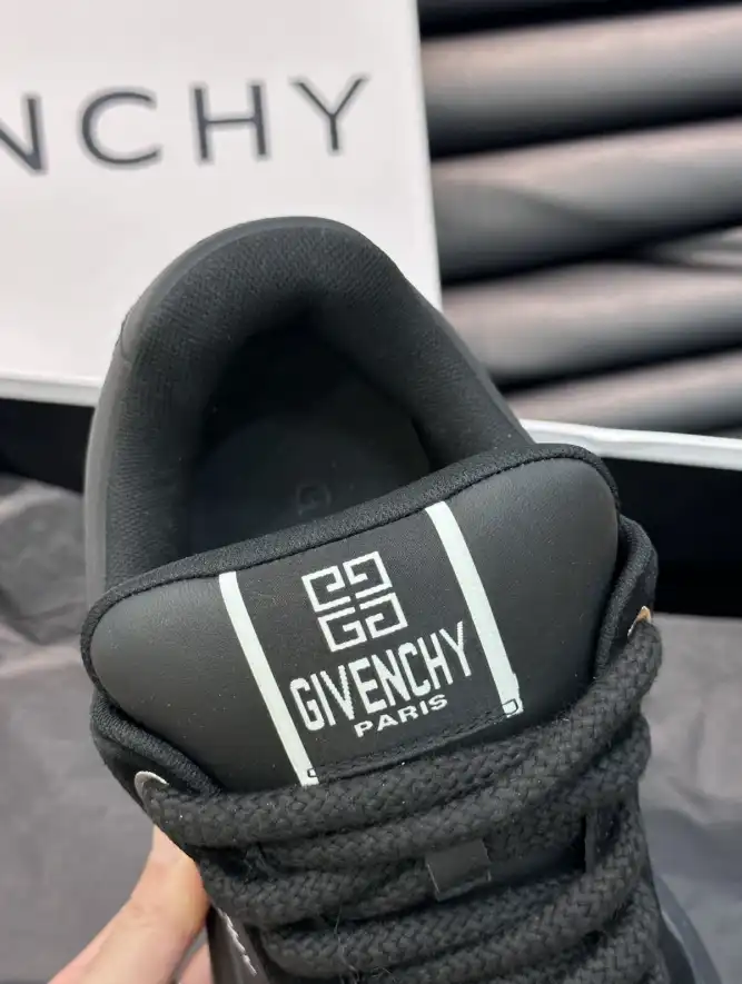 hype Givenchy Sneakers