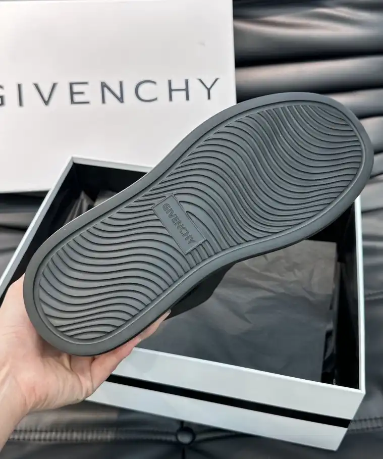 hype Givenchy Sneakers