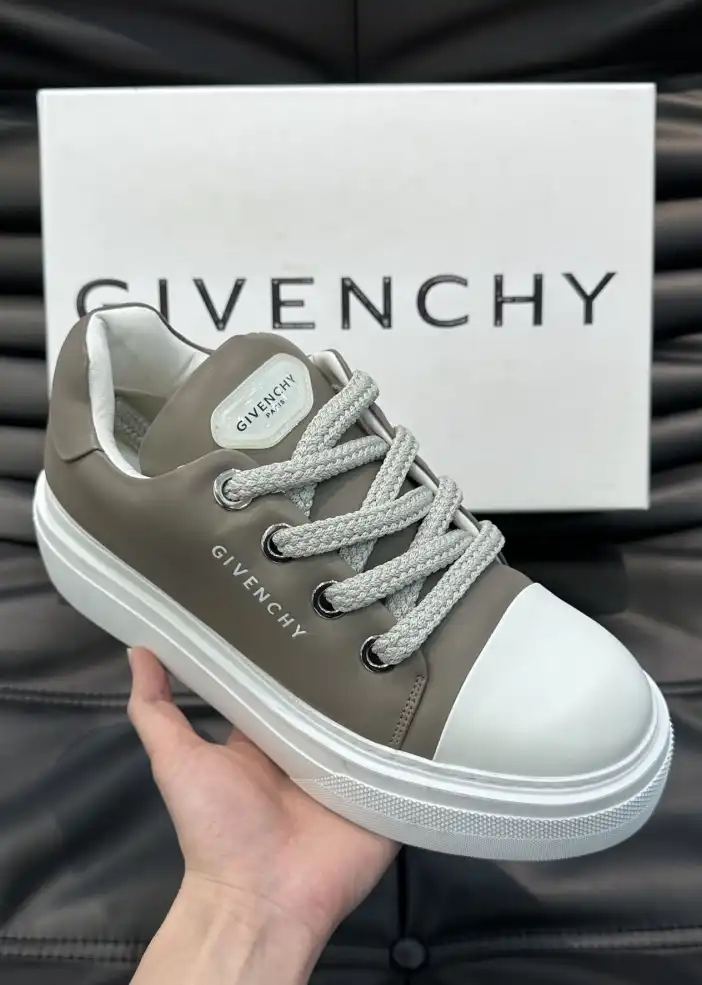 hype Givenchy Sneakers