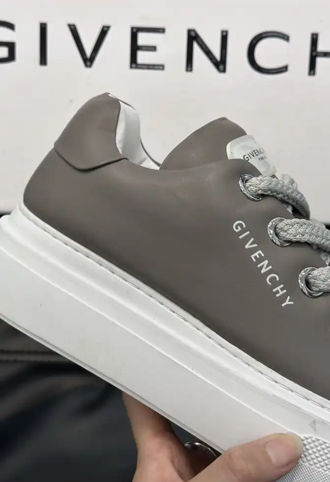 hype Givenchy Sneakers