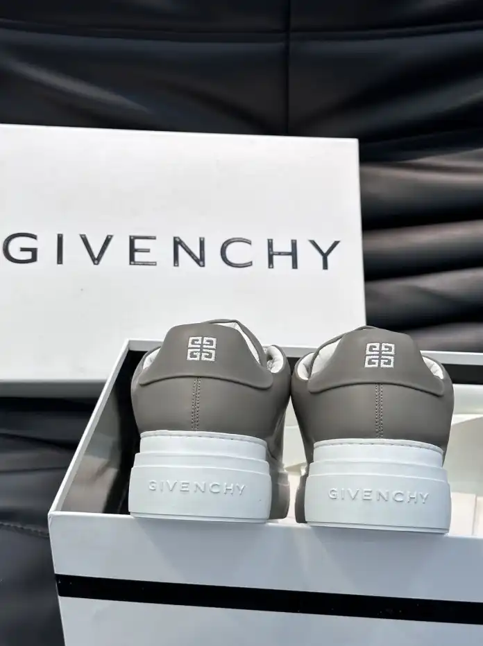 hype Givenchy Sneakers