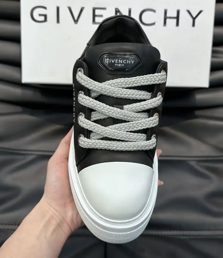 hype Givenchy Sneakers